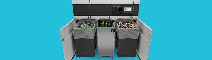 Otwarty automat zwrotny TOMRA T70 TriSort ze zmieszanymi frakcjami opakowań nadających się do recyklingu