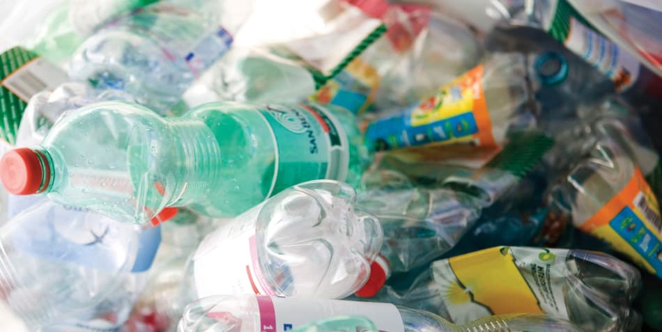 Consigne des bouteilles plastique : le gouvernement temporise et propose  des expérimentations