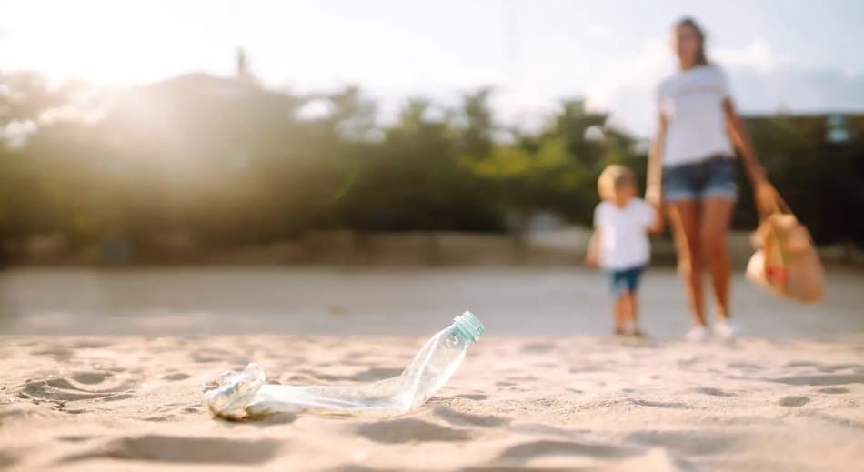 plaża butelka recykling 